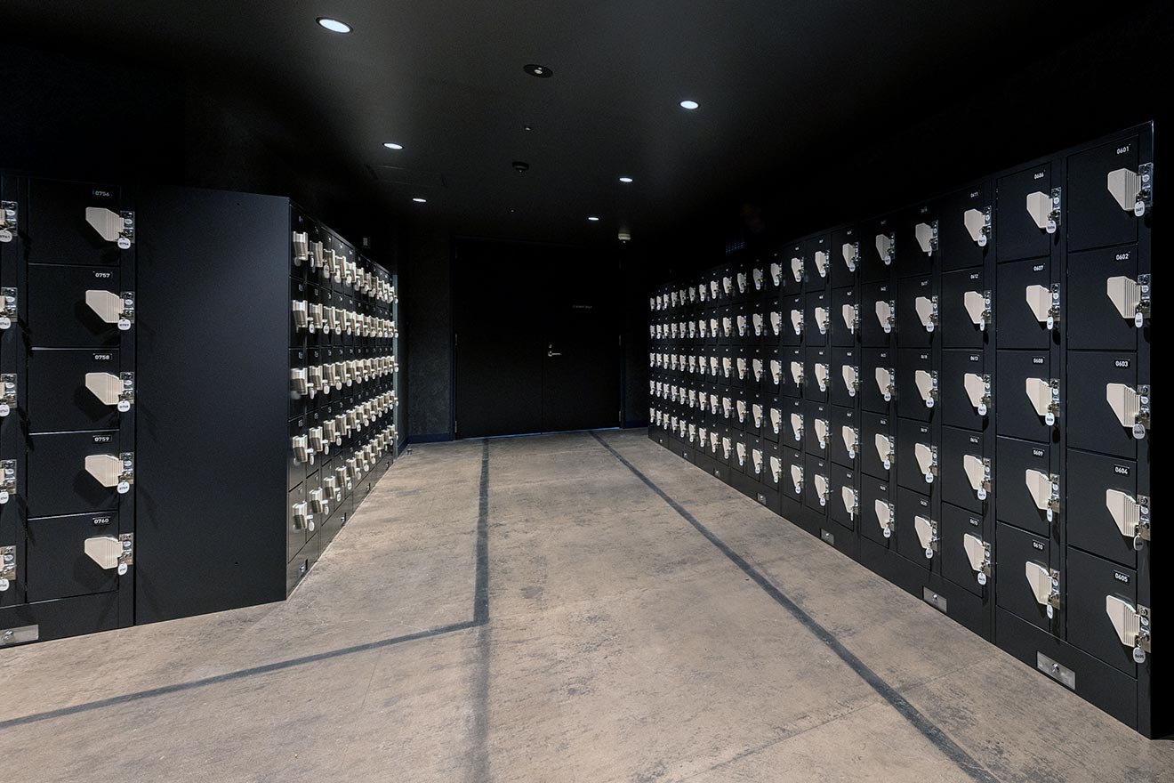 コインロッカー / Coin Lockers